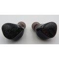 Dual Drivers TWS Earbud Nirkabel dengan Housing Resin